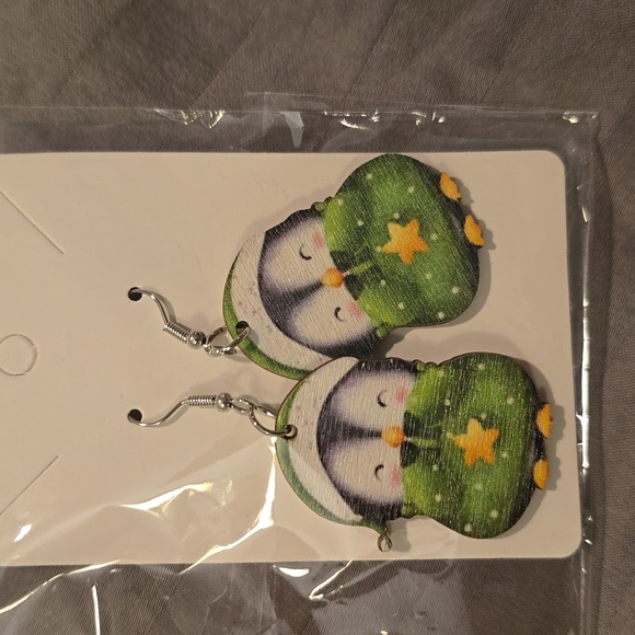 Christmas 🎄 Penquin Earrings - Picture 3 of 4